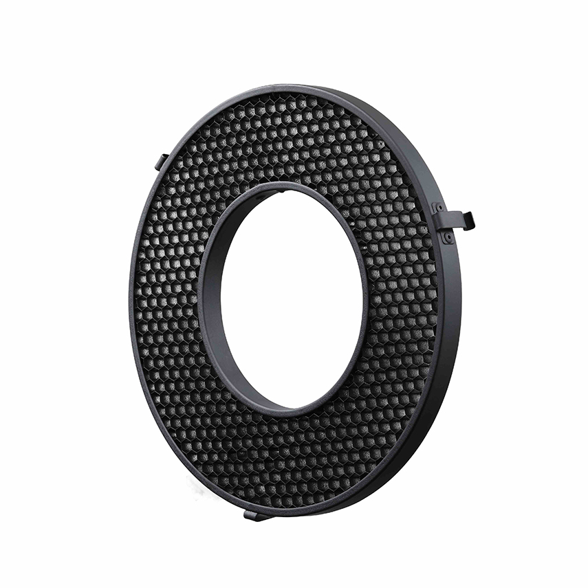 1608637370_964 Godox BD-09B Grid on pyöreä, musta 40°:n hunajakennoristikko (6 mm), joka on suunniteltu R1200 Ring-salamaheijastimelle. Se kiinnittyy helposti valaisinlaitteisiin, säätelee valon suuntaa ja vähentää valon valumista valokuvaus- tai videokuvauksissa.