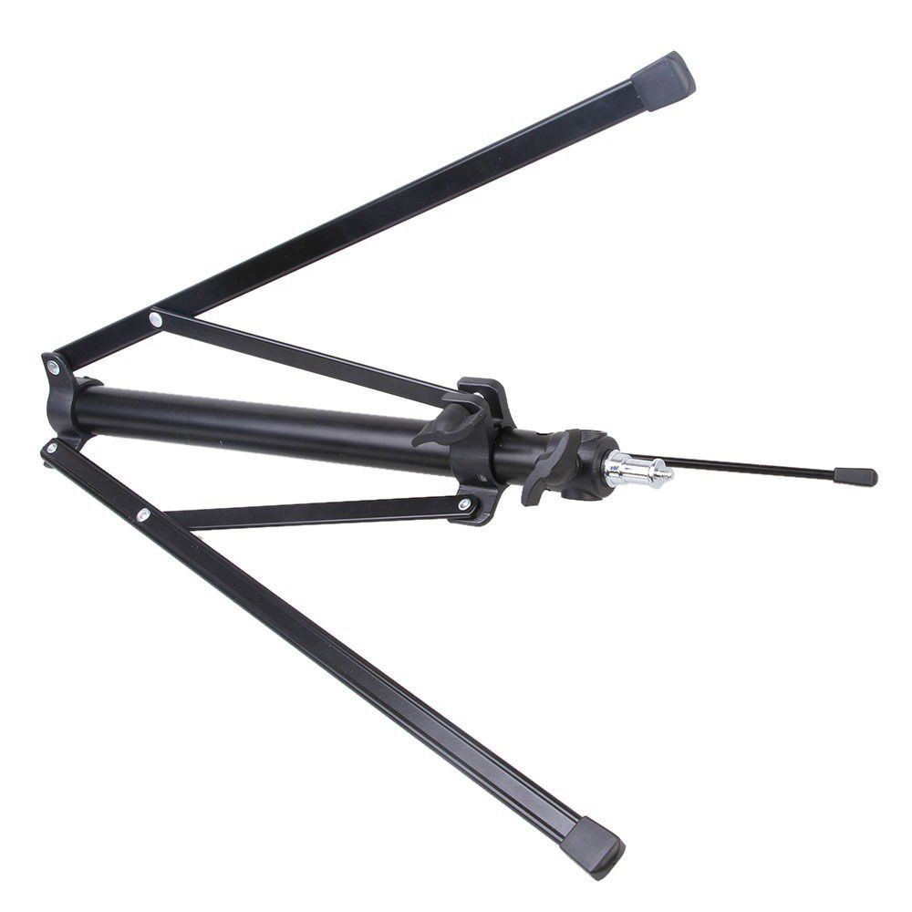 1635860708_197 Musta Godox Witstro Tripod, jossa on kolme ulosvedettyä jalkaa, on kyljellään valkoista taustaa vasten, ja siinä näkyy keskitanko ja säätönuppi. Se on todennäköisesti suunniteltu mikrofonin tai vastaavan laitteen pitämiseen.
