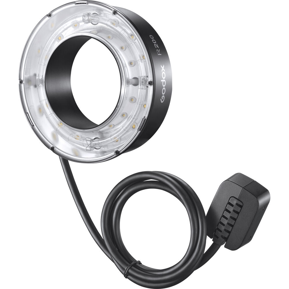 1656335600_724 Godox R200 Ring Flash Head for AD200Pro & AD200 -salamavalaisimessa on pyöreä LED-rengas, ja se liitetään mustalla kaapelilla virtalähteeseen, joten se on ihanteellinen valokuvauksen valaistukseen.
