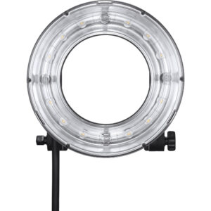 1656335601_328 Godox R200 Ring Flash Head for AD200Pro & AD200 -salamapää on esitetty edestäpäin mustalla jalustalla ilman valoa, jolloin sen kirkas ulkokotelo ja pienet yksittäiset LED-lamppujen lamput on sijoitettu pyöreän renkaan ympärille.