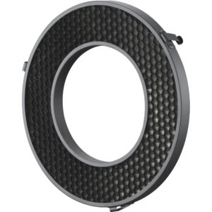 1656335834_825 Godox Honey Comb Grid 40 for R200 on pyöreä, musta metalliritilä, jossa on suuri keskiaukko ja joka on suunniteltu kiinnitettäväksi pyöreiden studiovalojen tai salamaheijastimien etuosaan.