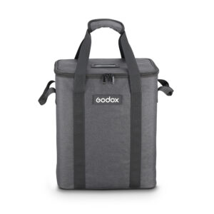Godox CB-25 -kantolaukku P2400:lle on harmaa, suorakulmainen laukku, jossa on vetoketjullinen yläosa, kaksi mustaa olkahihnaa, sivukahvat ja Godoxin logo edessä.