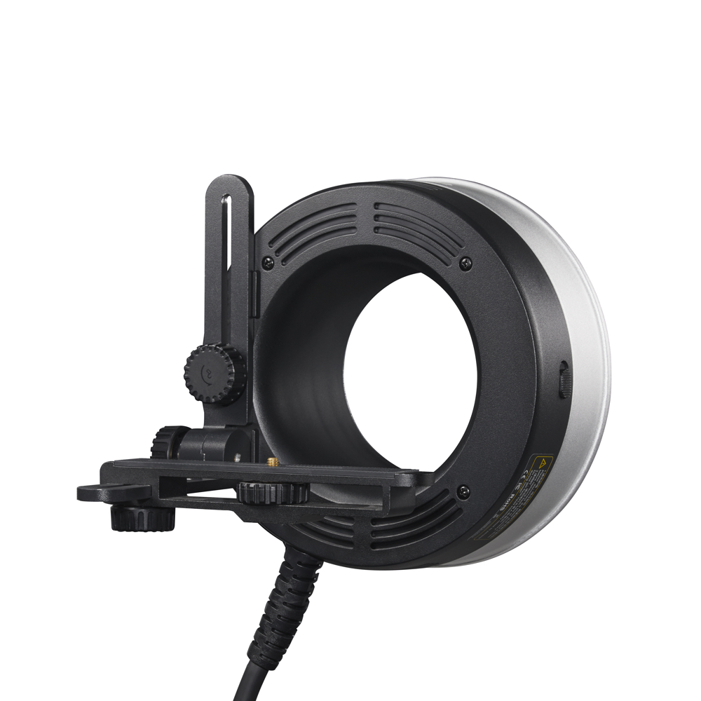 1660054158_233 Lähikuva Godox R2400 -rengassalamapäästä AD1200Pro / P2400:lle, jossa on pyöreä muotoilu mustalla kiinnikkeellä ja säätönupilla, joka on suunniteltu kamerakäyttöön ja jonka pohjasta lähtee virtajohto.
