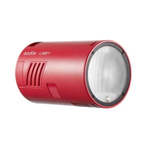 1669807643_489 Punainen Godox AD100 Pro TTL -kamerasalamalaite, jossa on kuvioitu sylinterimäinen runko ja suuri etulinssi oikealle.