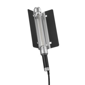 1698406272_775 Godox AD-S200 Stick Flash Head on käsikäyttöinen metallista ja lasista valmistettu laite, jossa on sylinterinmuotoinen putki, kaksi mustaa suorakulmaista läppää kummallakin puolella ja musta kahva, jonka pohjasta ulottuu johto.