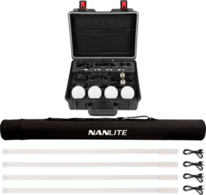 800q-0001_123599 NANLITE Pavotube T8-7X-4 Light Kit & Pavobulb 10C 4 Bulb Kit -valaisinsarjassa on kuvassa kova kantolaukku, musta NANLITE-putkikotelo, neljä putkivaloa, neljä lamppua, tarvikkeet ja latauskaapelit valkoisella pohjalla.