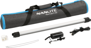 800q-001_122032 NANLITE Pavotube II 15C LED RGBWW Tube Light 1 Light Kit -putkivalosarja on esillä putkivalon, kantolaukun, virtalähteen, kaapeleiden, kiinnitysklipsujen ja lisävarusteiden kanssa valkoisella pohjalla.