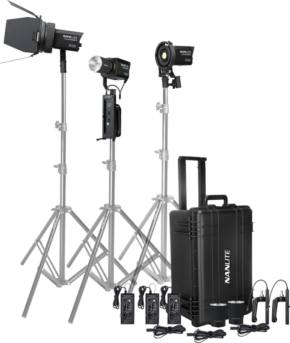 800q-001_124799 Three NANLITE Forza 60B II 3 Kit Bi-color Spot luminaires in adjustable stands with hard carrying case, battery chargers, mains adapters and batteries are arranged together against a white background.
