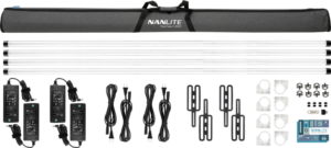 800q-001_124994 NANLITE PavoTube II 60XR 4KIT-S LED-putkivalosarja sisältää neljä putkivaloa, virtalähteet johdoilla, kiinnityskannattimet, pidikkeet, ruuvit ja pehmustetun kuljetuskotelon, kaikki siististi esillä valkoisella pohjalla.