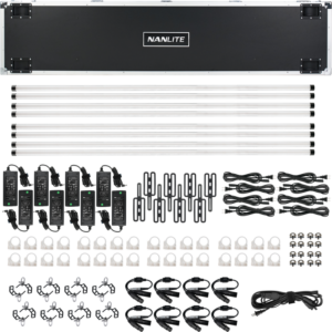 800q-001_124995 NANLITE PavoTube II 60XR 8KIT LED-putkivalo sisältää kahdeksan putkivaloa, virtasovittimet, kiinnikkeet, pidikkeet, kaapelit ja lisävarusteet, jotka kaikki on järjestetty siististi mustaan NANLITE-kantolaukkuun.