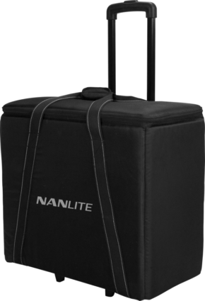 NANLITE Trolly Case ST-85 on musta laukku, jossa on pyörät ja teleskooppikahva ja joka on suunniteltu valaisimien kuljettamiseen. Siinä on valkoiset tikkaukset ja NANLITE-logo sivulla.