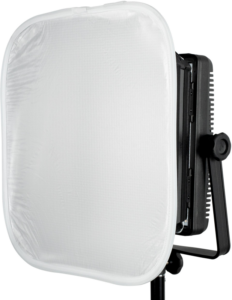 800q-01_117369 NANLITE Soft Box 900SA/CSA/DSA LED-paneeleille on suuri, neliönmuotoinen valkoinen diffuusori mustalla säädettävällä jalustalla, joka on suunniteltu pehmentämään ja levittämään valoa valokuvaukseen tai videokuvaukseen.
