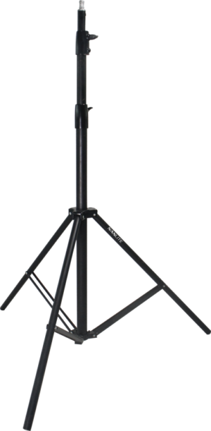 800q-01_117404 NANLITE LS-288 Light Stand, musta säädettävä kolmijalkainen kolmijalkainen jalusta, joka on suunniteltu valaistus- tai äänentoistolaitteita varten, on esillä valkoista taustaa vasten.