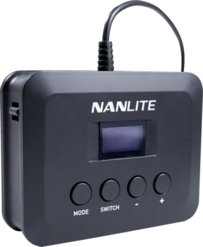 800q-01_117793 NANLITE WC-USBC-C1 Wire Controller on musta, ja siinä on pieni digitaalinen näyttö, neljä pyöreää painiketta - Mode, Switch, Minus, Plus - ja ylhäältä kiinnitettävä kaapeli.