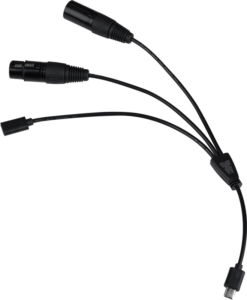 800q-01_118876 NANLITE USB-C to DMX Cable Splitter sulautuu yhdeksi kaapeliksi, jonka toisessa päässä on USB-C-liitin ja joka jakautuu kolmeen liittimeen: kahteen XLR-liittimeen ja yhteen pienempään tynnyrityyppiseen liittimeen.