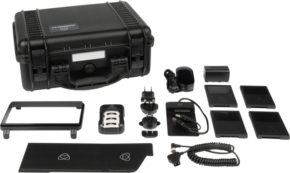 800q-01_121987 ATOMOS Accessory Kit Shogun 7 sisältää kestävän mustan suojakotelon ja valikoituja elektronisia lisävarusteita, kuten latureita, paristoja, adaptereita, kaapeleita ja asennuslevyjä, jotka on järjestetty kätevästi.