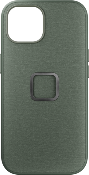 Peak Design Mobile Everyday -kotelossa iPhone 15:lle, väri Sage, on vihreä kuvioitu viimeistely, suuri kameran aukko vasemmassa yläkulmassa ja keskitetty nelikulmainen metallirengas takana.