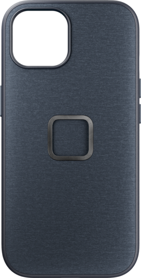 800q-01_125193 Peak Design Mobile Everyday Case for iPhone 15 Midnight on tummanharmaa, mattapintainen kotelo, jossa on neliönmuotoinen metallirengas keskellä ja suuri kamera-aukko vasemmassa yläkulmassa.