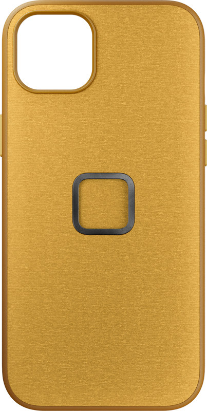 800q-01_125199 Peak Design Mobile Everyday -kotelossa iPhone 15 Plus -puhelimelle (väri Sun) on kultainen sävy, neliönmuotoinen metallinen kehä keskellä ja suuri kamera-aukko vasemmassa yläkulmassa.