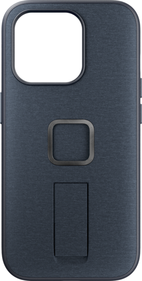 Peak Design Mobile Everyday Loop -kotelossa iPhone 15 Pro -puhelimelle Midnight on tummanharmaa kuvioitu viimeistely, suuri vasemmassa yläkulmassa oleva kamera-aukko, neliönmuotoinen metallirengas keskellä ja integroitu jalusta renkaan alla.