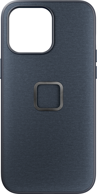 800q-01_125213 Peak Design Mobile Everyday Case iPhone 15 Pro Max v2 - Midnight on tummanharmaa kotelo, jossa on suuri suorakulmainen kameran aukko vasemmassa yläkulmassa ja pieni, keskitetty, neliön muotoinen metalliaksentti takana.