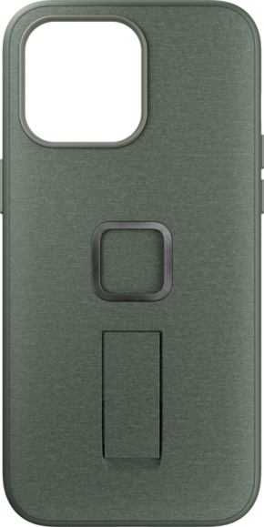 800q-01_125217 Peak Design Mobile Everyday Loop -kotelossa iPhone 15 Pro Max -puhelimelle, väri Sage, on suuri kameran aukko, neliönmuotoinen metallinen rengas keskellä ja integroitu jalusta renkaan alapuolella tavallista taustaa vasten.