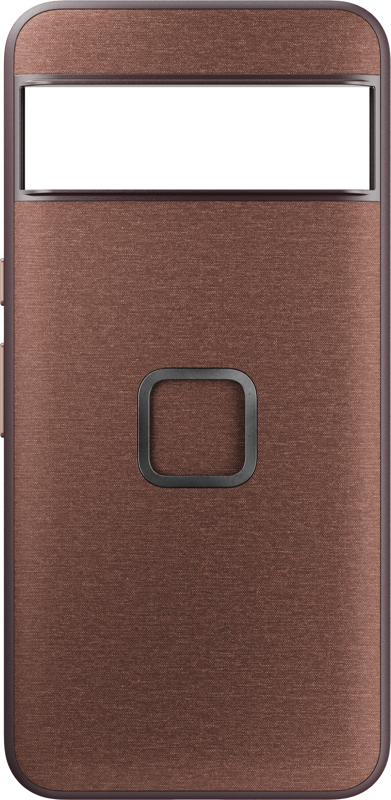 800q-01_127485 Peak Design Mobile Everyday -kotelo Pixel 8 Pro -puhelimelle Redwood-värissä, jossa on ruskea suorakulmainen muotoilu, jossa on metallinen neliönmuotoinen painike keskellä ja suuri suorakulmainen leikkaus lähellä yläreunaa.