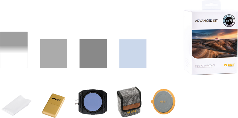NiSi M75 Advanced Kit 75mm -järjestelmä näkyy valkoisella taustalla, ja suodattimet, tarvikkeet, puhdistusliina, kultainen kotelo, suodattimen pidike, harmaa kangaspussi ja oranssi suodatinkorkki on järjestetty peräkkäin.