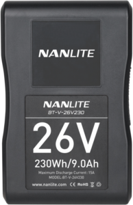800q-02_114549 Musta NANLITE-akku V-mount 26V 230Wh (malli BT-V-26V230) näyttää tekniset tiedot: 26V, 230Wh/9.0Ah, maksimipurkausvirta 15A, ja siihen on painettu tuotemerkki ja verkkosivusto.