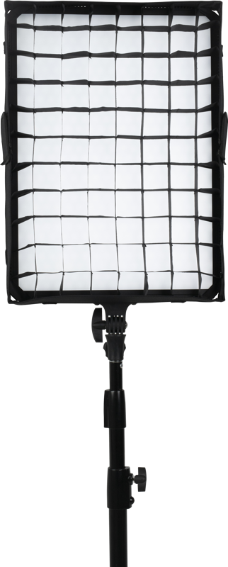 800q-02_116545 NANLITE Eggcrate for Compac 100/100B, suorakulmainen LED-paneeli, jossa on musta ristikkohajotin, on kuvassa asennettuna mustaan säädettävään jalustaan valkoista taustaa vasten.