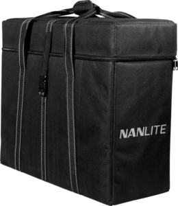 800q-02_117973 NANLITE Carrying Bag for SA on suuri, musta suorakulmainen laukku, jossa on valkoiset tikkaukset, vetoketju, kahvat ja solkihihna. Sen etupuolella on NANLITE-brändinimi valkoisin kirjaimin.
