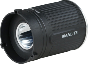 800q-02_120815 NANLITE 45° Small Reflector with FM Mount on musta, lieriömäinen valaistuslisälaite, jossa on uurrettu rakenne, heijastava sisälinssi ja NANLITE-tuotemerkki, joka on suunniteltu käytettäväksi studiovalaistuslaitteiden kanssa.