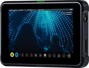 800q-02_121944 ATOMOS Shinobi 7 - 7" 4K HDMI & SDI HDR -valokuva- ja videomonitori näyttää kaksi ihmistä hehkuvilla sinisillä valoilla vuoratun kupolin alla, ja ohjauskuvakkeet näkyvät näytön alaosassa.