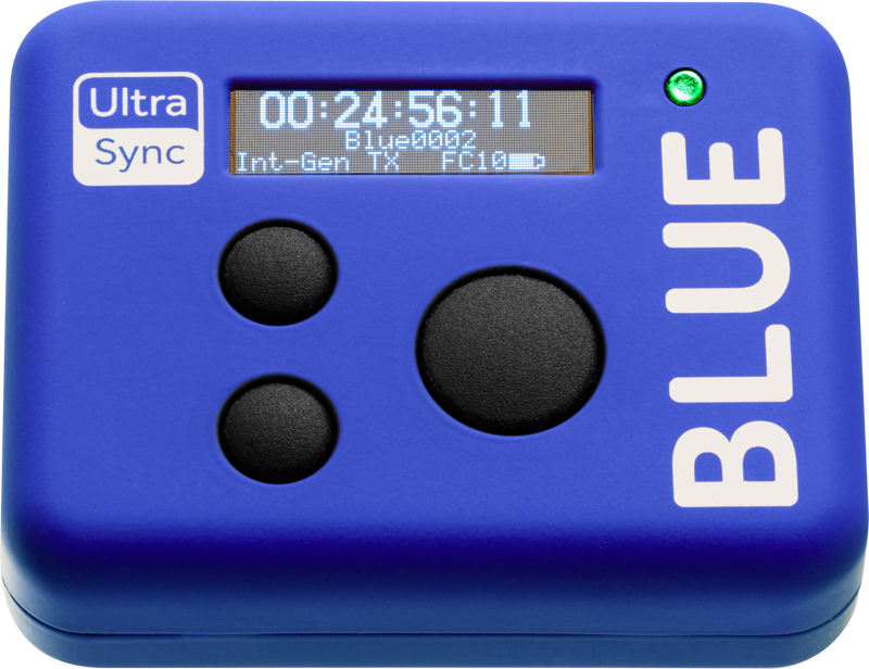800q-02_121975 ATOMOS UltraSync Blue -laite, jossa on pieni näyttö, jossa on ajastin- ja tilatiedot, kolme mustaa painiketta, vihreä merkkivalo ja oikealla puolella suuri valkoinen kirjain "BLUE".