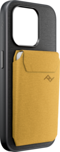 Musta älypuhelimen kotelo Peak Design Mobile Wallet Slim - Sun, jossa on keltainen lompakko, jossa on läppä, etulogo ja kortti, joka näkyy osittain yläreunassa.