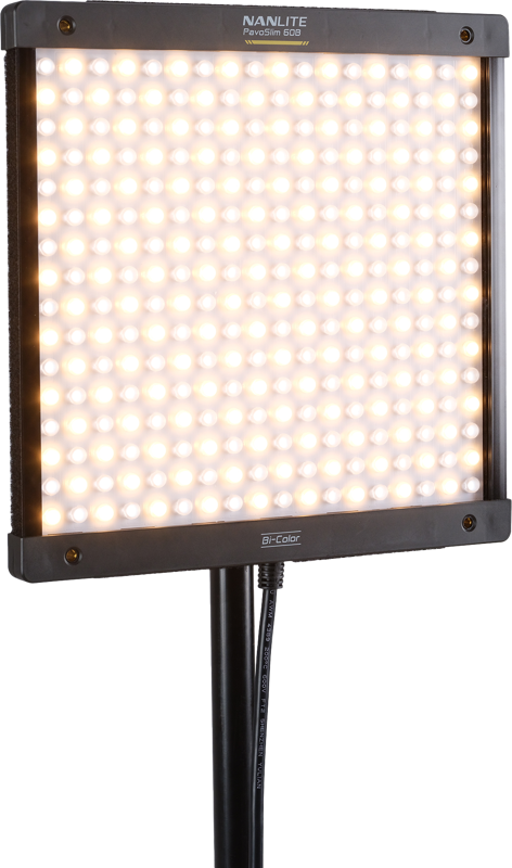 800q-02_126437 NANLITE PavoSlim 60B LED-paneeli on suorakulmainen kaksivärinen LED-paneelivalaisin jalustalla, jossa on tasaisesti valaistujen lamppujen ruudukko ja selkeät merkinnät paneelin ylä- ja alapuolella.