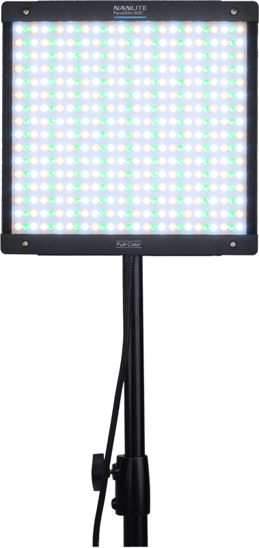 800q-02_126439 NANLITE PavoSlim 60C RGBWW LED-paneeli on suorakulmainen valo, jossa on sinisiä, vihreitä ja valkoisia LED-valoja, jotka on asennettu mustaan säädettävään jalustaan, johon on liitetty virtajohto.
