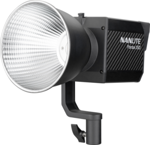 800q-02_126602 NANLITE Forza 150 & Lantern Softbox 60cm FM-kiinnityksellä on LED-studiovalosarja, joka sopii ammattimaiseen valokuvaukseen ja videokuvaukseen ja jossa on säädettävä kiinnitys ja monipuolinen pehmeä valaistus.