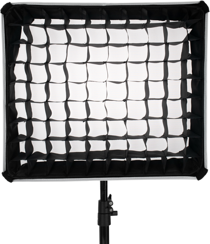 800q-03_117079 NANLITE Barndoor With Softbox for MixPad II 27C on asennettu mustaan valotelineeseen eteenpäin. Sen ritilässä on neliönmuotoisia kennoja, jotka auttavat ohjaamaan ja suuntaamaan valon tehoa.