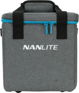 800q-03_117089 NANLITE PavoTube II 6C Kit -kantolaukku on harmaa kangaskotelo, jossa on mustat kahvat, siniset vetoketjut ja "NANLITE" painettu valkoisella edessä.