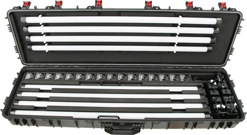 800q-03_118873 NANLITE Hard Case for 8 pcs PavoTube II 30X, jossa on sisäinen EVA, on auki, ja siinä näkyy useita pitkiä, valkoisia LED-putkivaloja ja lisävarusteita, jotka on järjestetty siististi mukautettuihin vaahtomuovipaikkoihin suojakotelon sisällä.