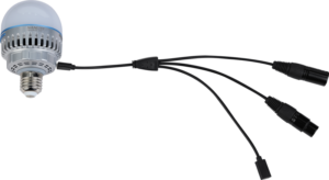 800q-03_118876 NANLITE USB-C to DMX Cable Splitter -kaapelissa on kaapeli, jossa on kolme mustaa liitintä, jotka on suunniteltu muiden elektronisten laitteiden integroimiseen.