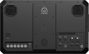 800q-03_121967 ATOMOS Sumo19 SE:n takanäkymä, jossa näkyvät HDMI-portit, XLR-ääniliittimet, virtatulot ja tuuletusritilät molemmilla sivuilla.