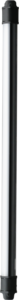 NANLITE Pavotube II 15C LED RGBWW Tube Light 1 -valosarjassa on sylinterimäinen putki, jossa on mustat päätykappaleet ja joka näkyy pystysuoraan valkoisella pohjalla. Sen kiiltävä pinta ja tyylikäs, moderni muotoilu lisäävät sen minimalistista vetovoimaa.