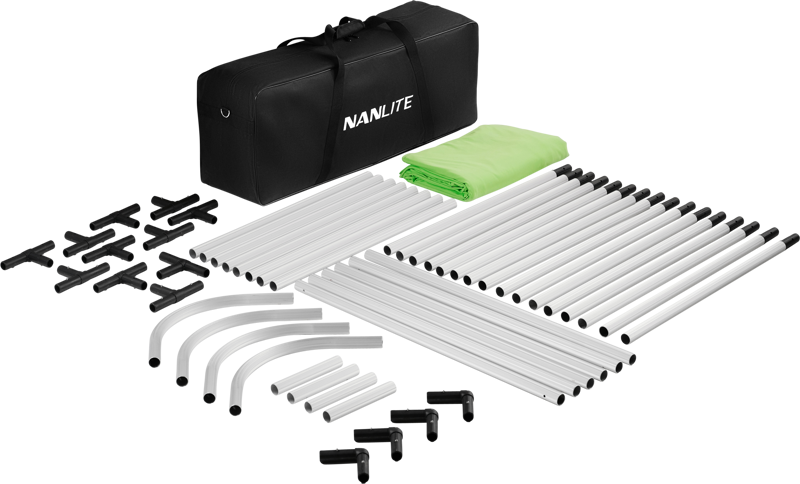 NANLITE LG-3522U U-Frame Green Screen Kit on esillä valkoisella pohjalla, ja sen merkkikantolaukku, taitettu vihreä näyttö, valkoiset metallitolpat, mustat T-liittimet ja kaarevat liittimet on järjestetty siististi.