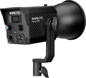 800q-05_126602 NANLITE Forza 150 & Lantern 60cm softbox FM Mount LED-valolla, jossa on musta runko ja ohjauspaneeli, näkyy sivulta ja takaa valkoista taustaa vasten.
