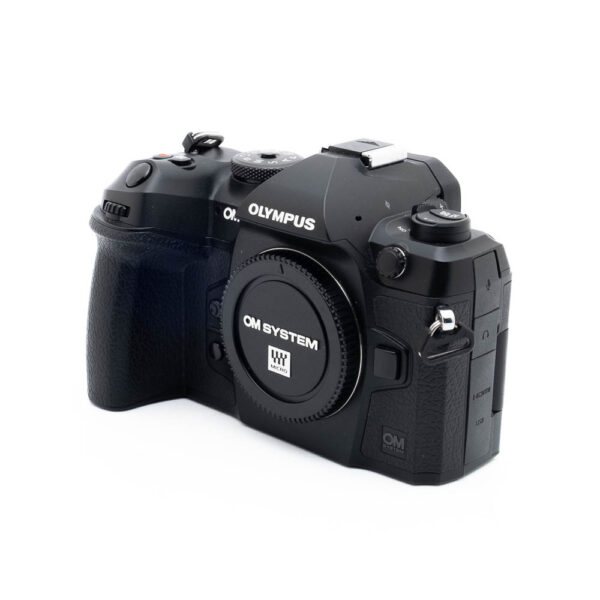 Olympus OM-1 (SC 500, Kunto K5, Takuu 18kk) – Käytetty Käytetyt kamerat 3
