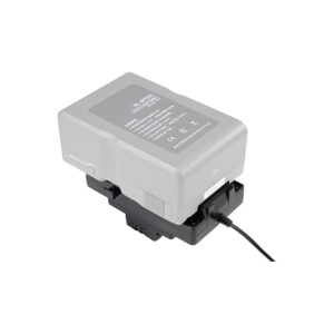 nandcport4 NANLITE V-Mount -akkusovitin DC-portilla, suorakulmainen harmaa, on yhdistetty mustaan latausdokkariin virtajohdolla. Tilan merkkivalot ja painettu teksti näkyvät akussa, joka on asetettu tavallista valkoista taustaa vasten.