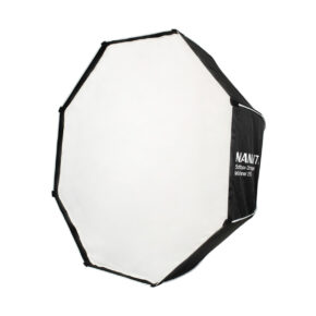 nanocta NANLITE Octangle softbox MixPanel 150:lle on mustavalkoinen kahdeksankulmainen valohajotin, jonka kylkeen on painettu "NANLITE Softbox Octa", joka on suunniteltu valokuvaukseen tai videovalaistukseen.