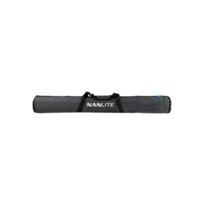 pavolaukku 30x NANLITE Bag for PavoTube II 30X (mahtuu 4 valaisinta) on musta kantolaukku, jossa on kahvat ja joka on ihanteellinen valaisimien kuljettamiseen, kuvassa valkoista taustaa vasten.